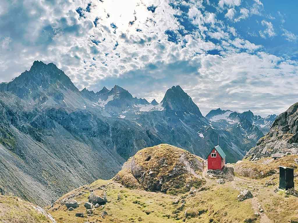 The location hatcher pass lodge